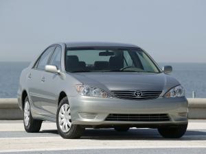 Toyota Camry LE 2004 года (US)